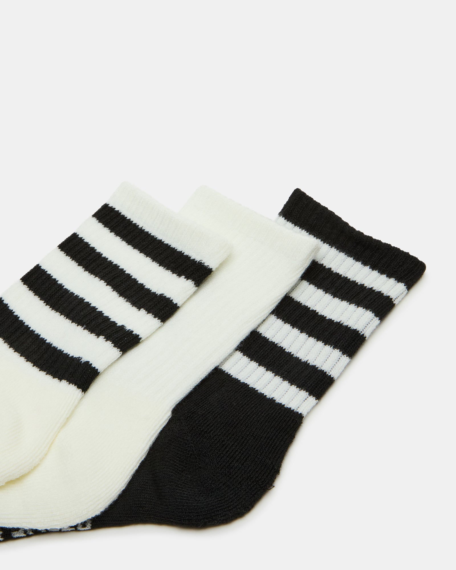 3 PACK STRIPED CREW SOCKS IVORY - Image 2