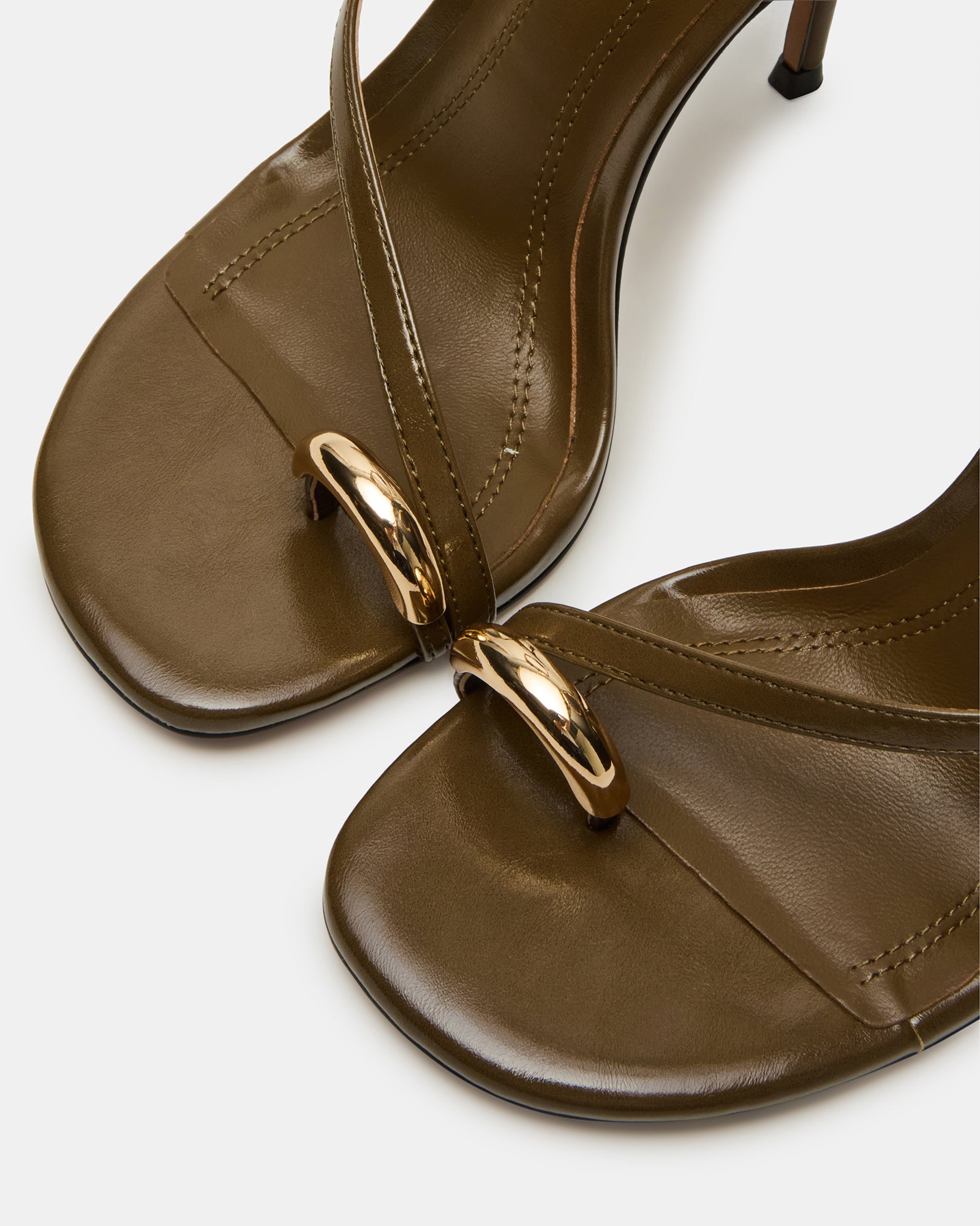 TIA OLIVE - Image 3