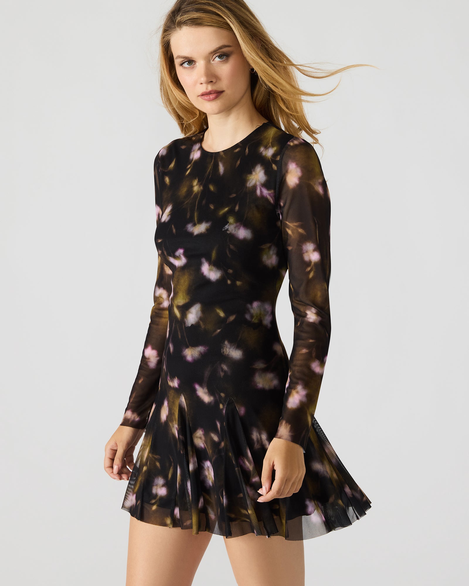 STEVEMADDEN_APPAREL_BP408478_WHISPER-FLORAL-TOSS_4509.jpg