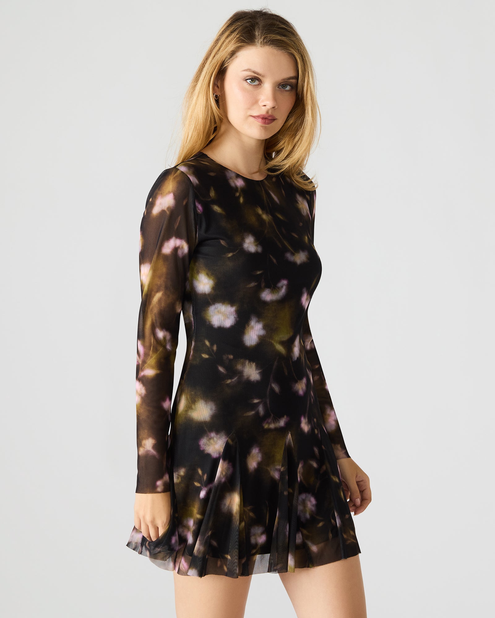 STEVEMADDEN_APPAREL_BP408478_WHISPER-FLORAL-TOSS_4519.jpg