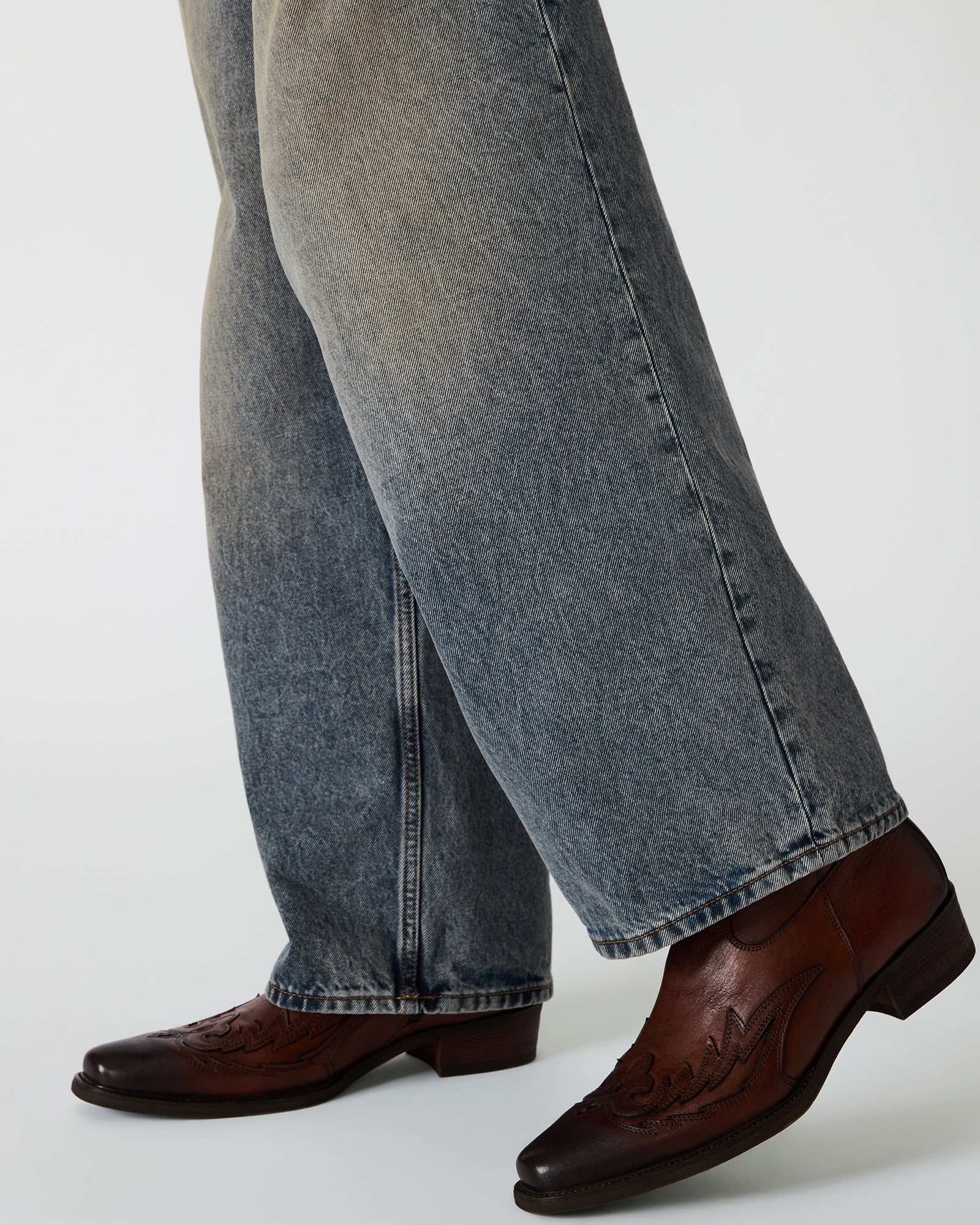 STEVEMADDEN_MENS_SANTANA_BROWN-LEATHER_0529_ea20145c-1952-4086-99b7-dc1c53f2b840.jpg