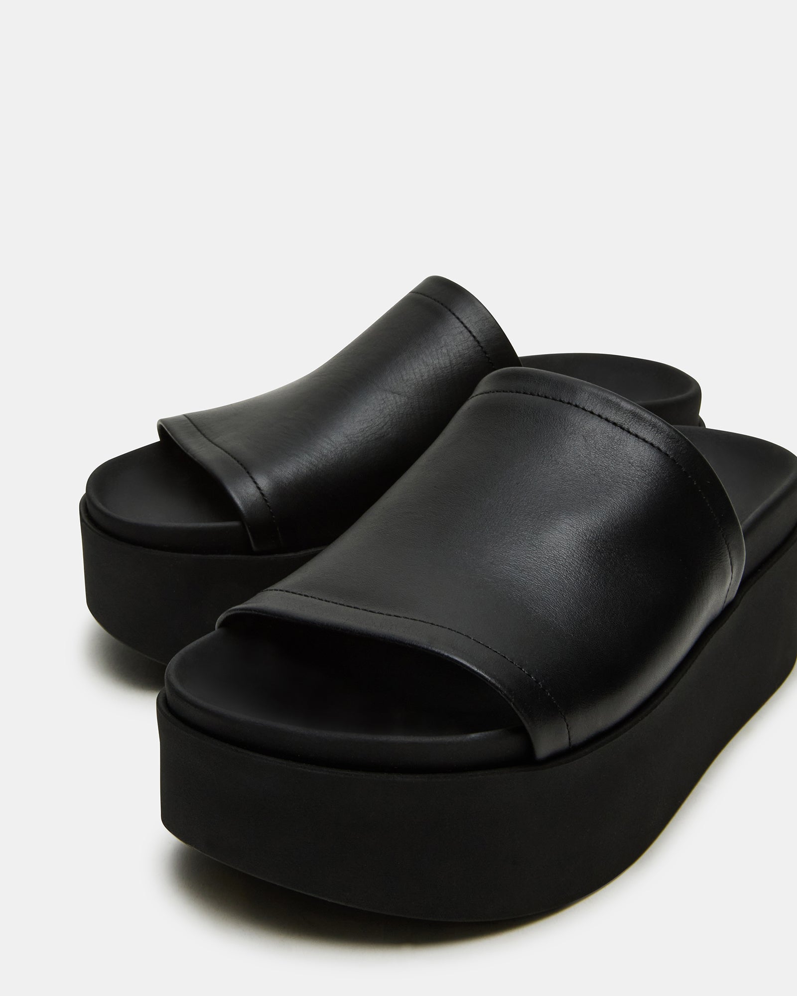 STEVEMADDEN_SHOES_ARWEN_BLACK-LEATHER_05_10667193-5e95-4e16-801b-2176001d92af.jpg