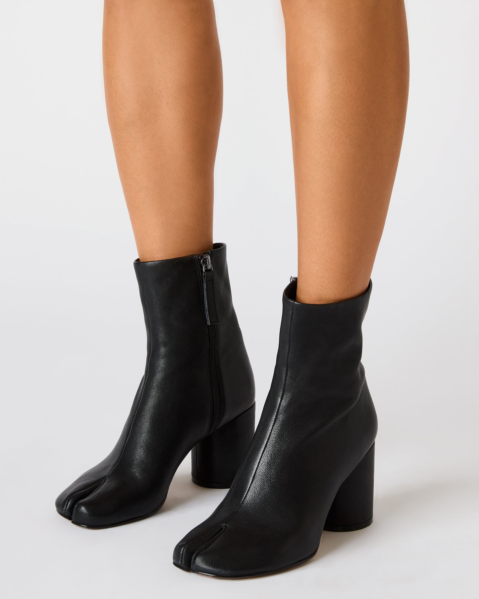 STEVEMADDEN_SHOES_CARO_BLACK-LEATHER_0411_0c8205e5-f4ce-405c-aa64-58bf93356fe4.jpg