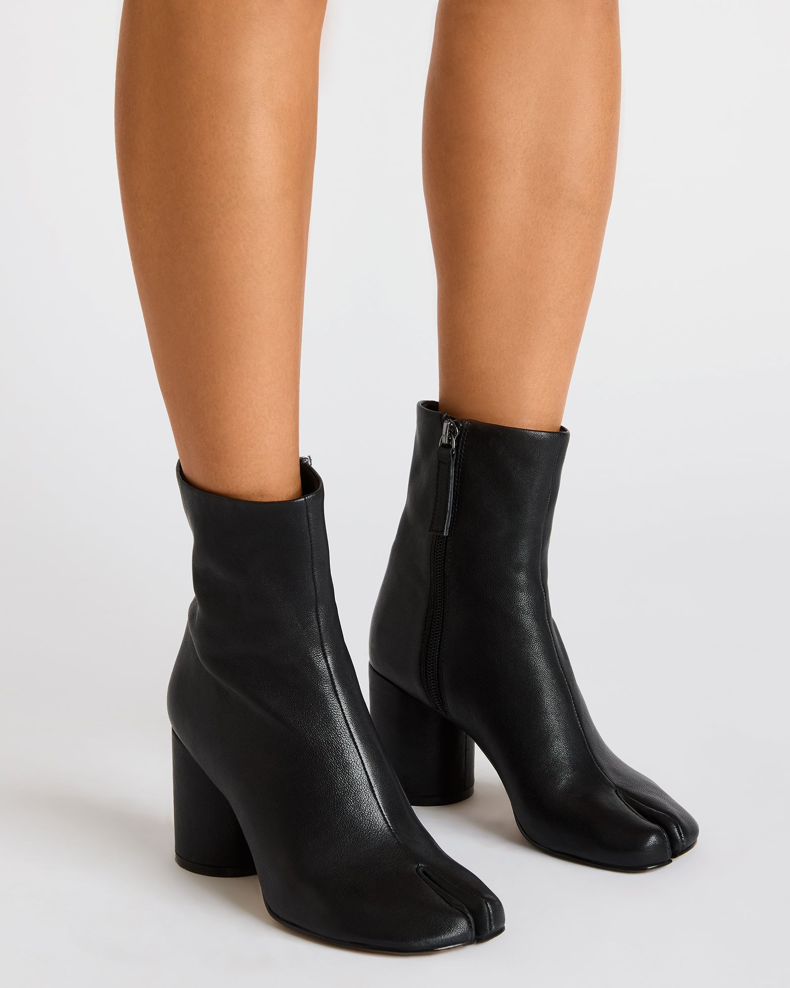 STEVEMADDEN_SHOES_CARO_BLACK-LEATHER_0411_29e2fd97-7269-4f01-868f-c0221070af27.jpg