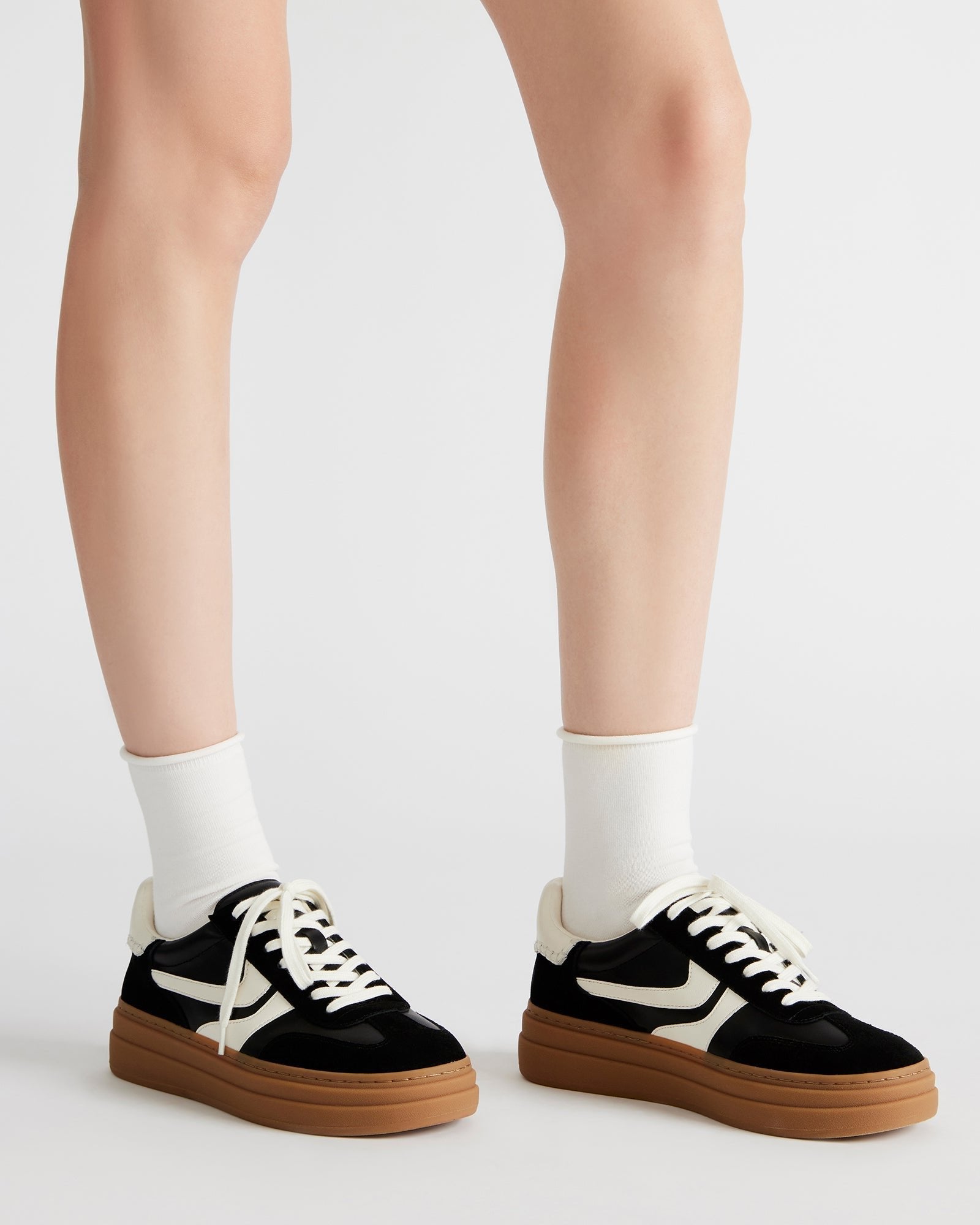 STEVEMADDEN_SHOES_DODGE_BLACK-WHITE_0362_f9e92ad9-ff35-458f-b6f9-ecaa23642c3f.jpg