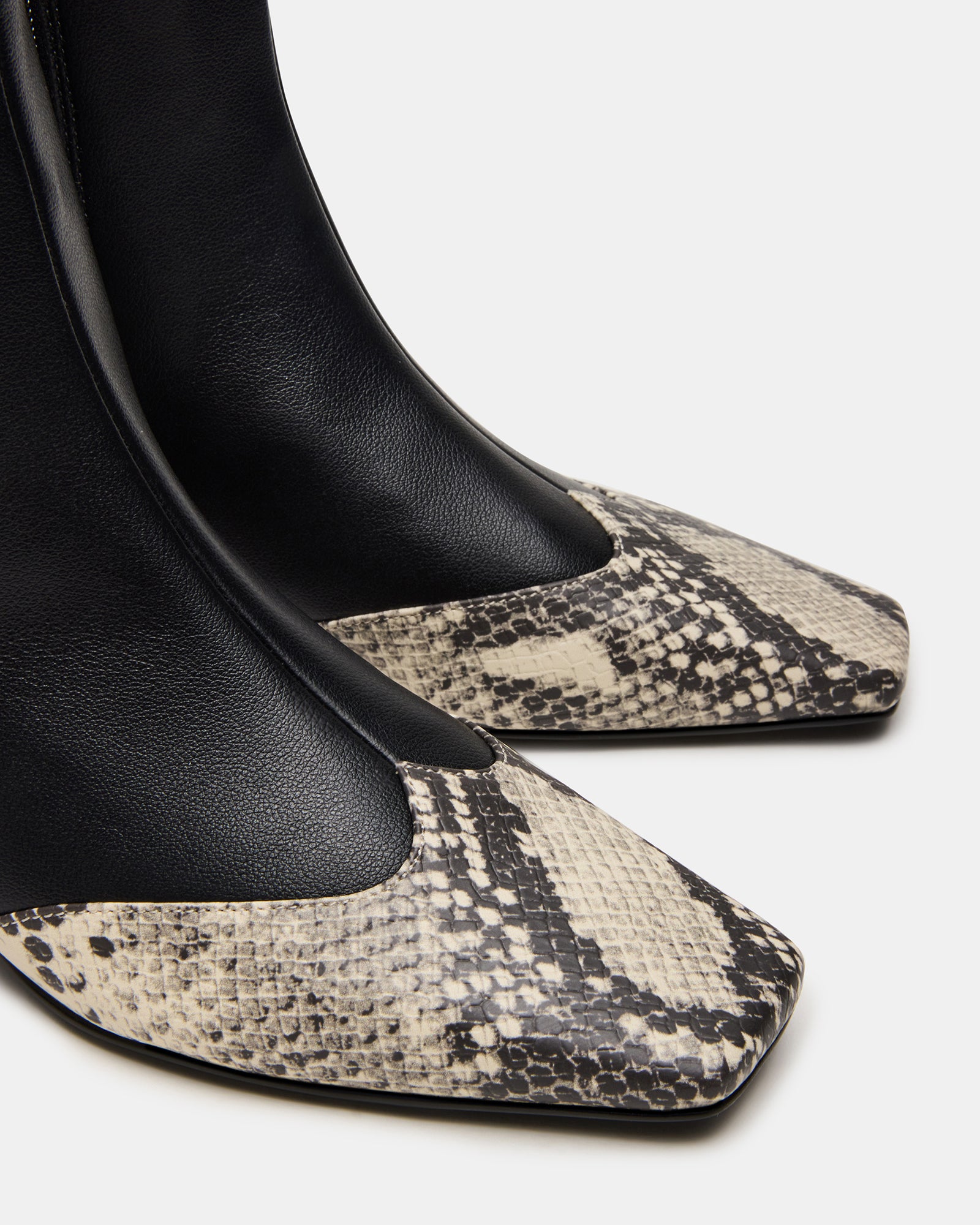 STEVEMADDEN_SHOES_JETER-A_BLACK-SNAKE_04.jpg