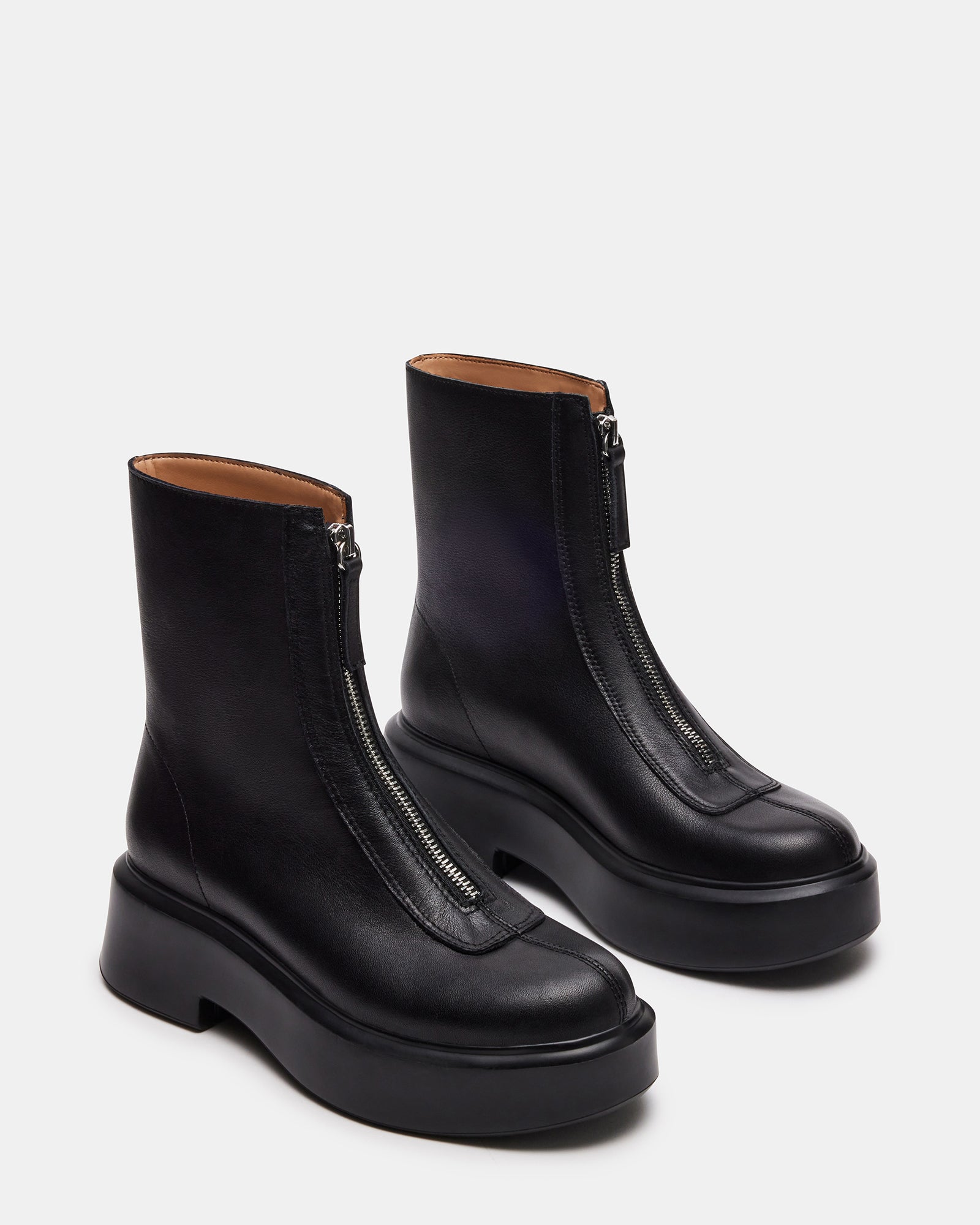 STEVEMADDEN_SHOES_JONES_BLACK-LEATHER_02_207640b4-7f5d-4c94-97fc-71735d1bb231.jpg