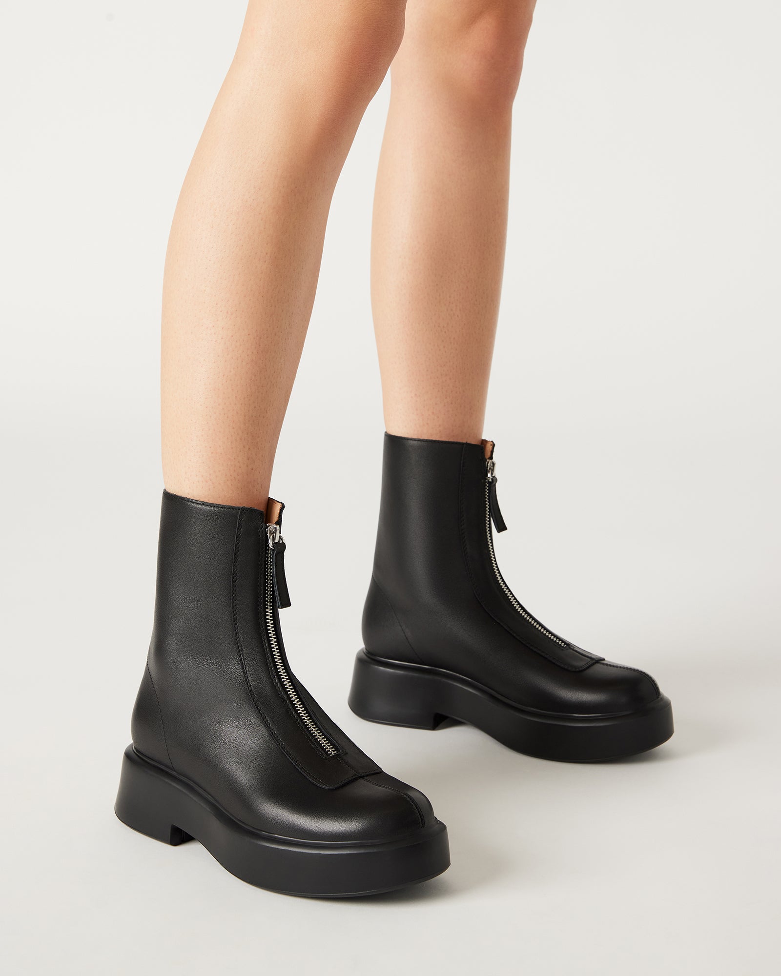 STEVEMADDEN_SHOES_JONES_BLACK-LEATHER_LEGS-DOWN_21945.jpg