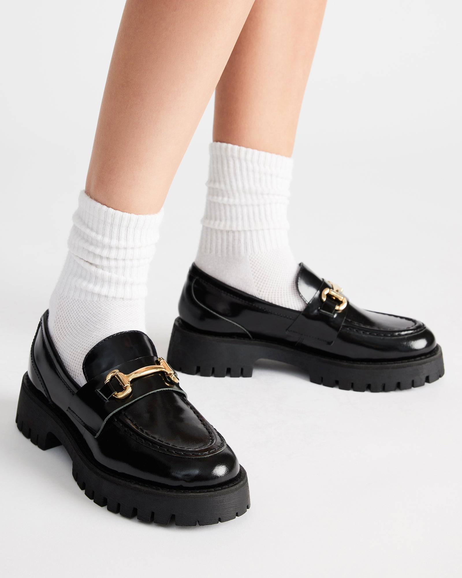 STEVEMADDEN_SHOES_LANDO_BLACK-LEATHER_LIFESTYLE_02.jpg