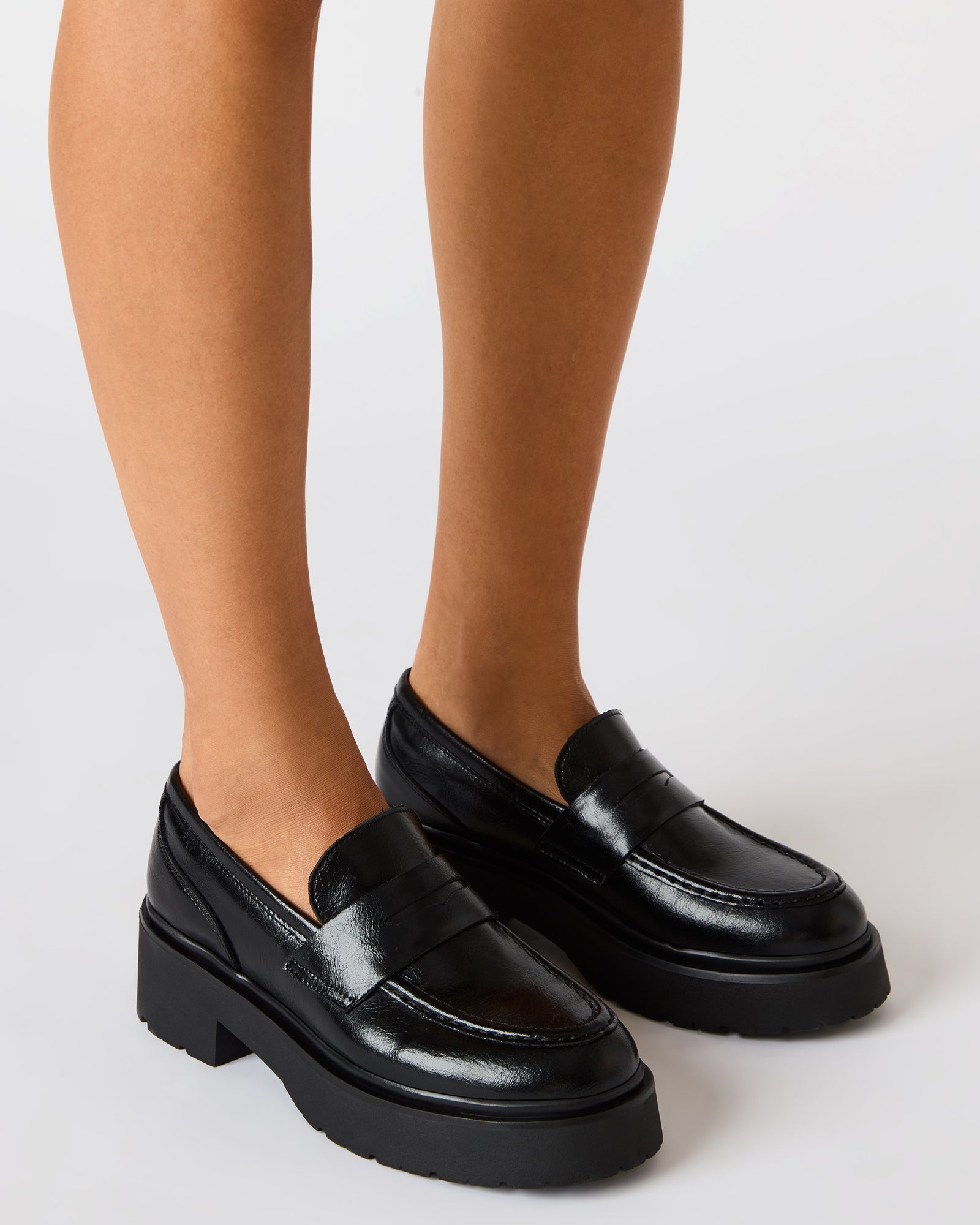 STEVEMADDEN_SHOES_LAYKEN_BLACK-LEATHER_0630_2ebb2127-f489-4b5b-81e5-0db96fb31e51.jpg