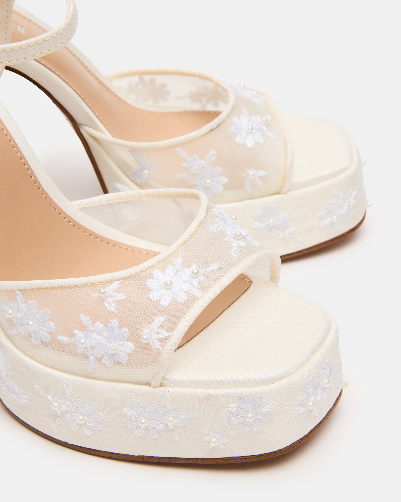 STEVEMADDEN_SHOES_LIANDRA-EMB_WHITE-MESH_04.jpg