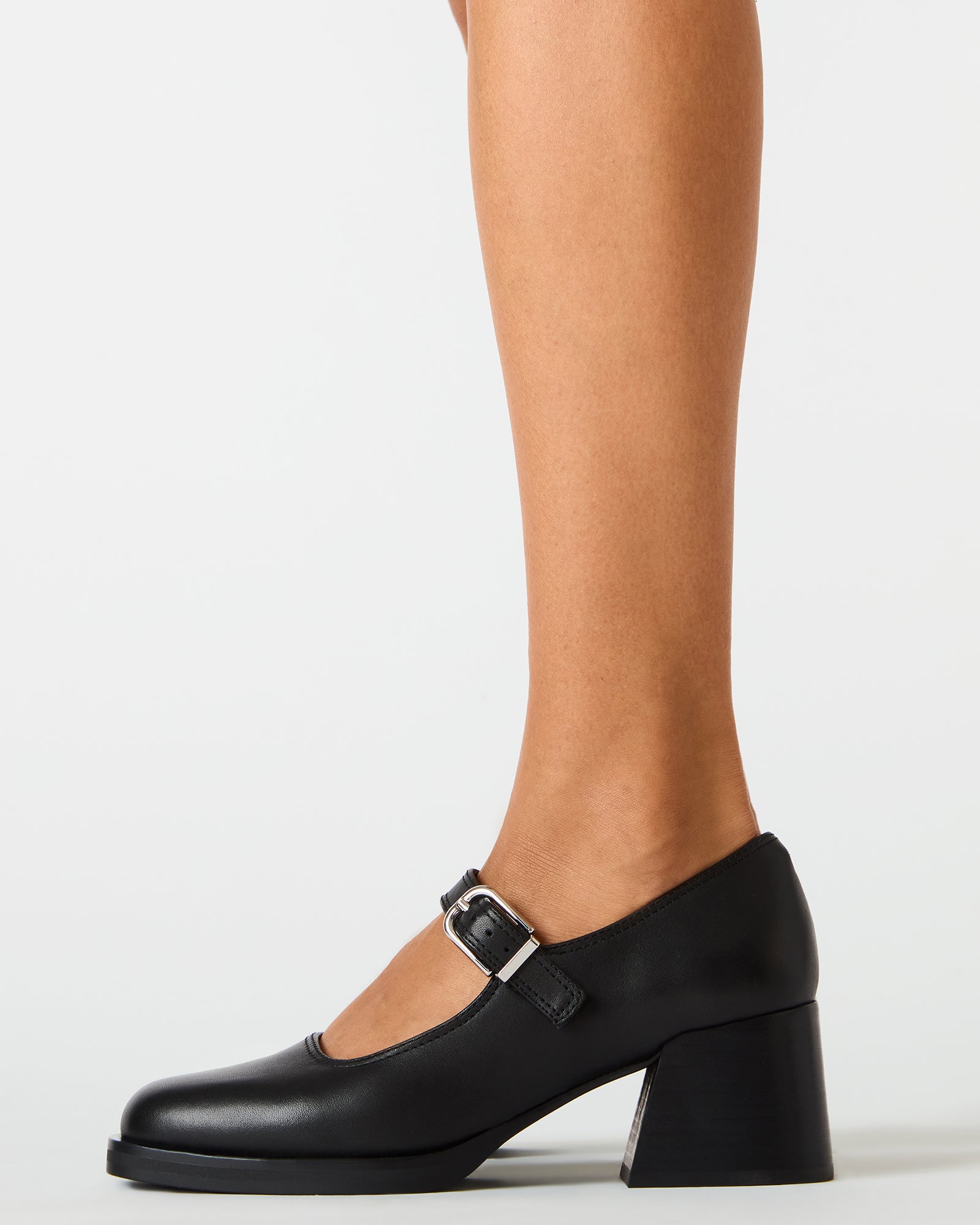 STEVEMADDEN_SHOES_LISBON_BLACK-LEATHER_0622_b87c8aed-3801-4a46-b300-35cd50132874.jpg