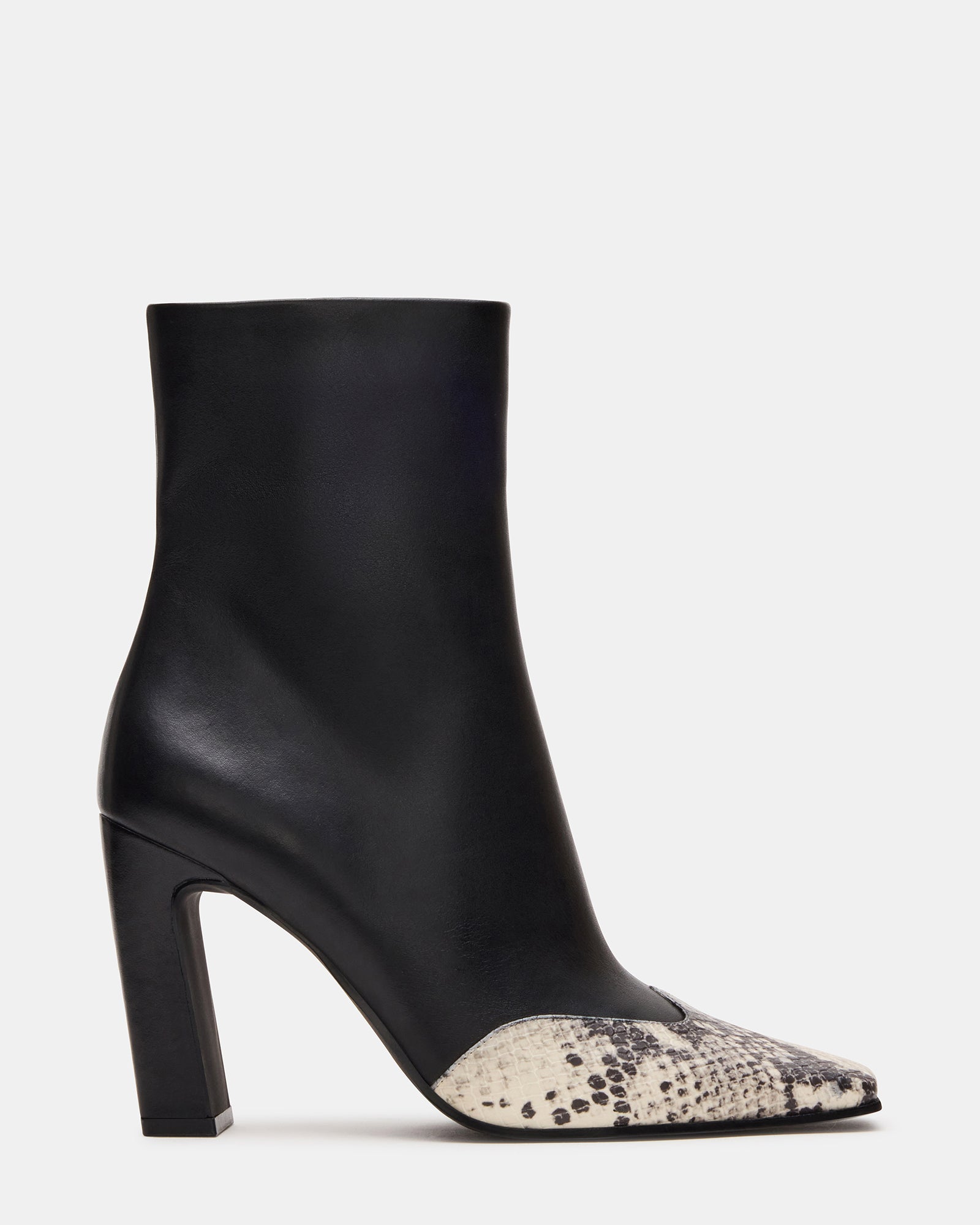 STEVEMADDEN_SHOES_LYLE_BLACK-SNAKE_01_45e48d64-909f-4c5b-9538-a9c9a9ca942f.jpg