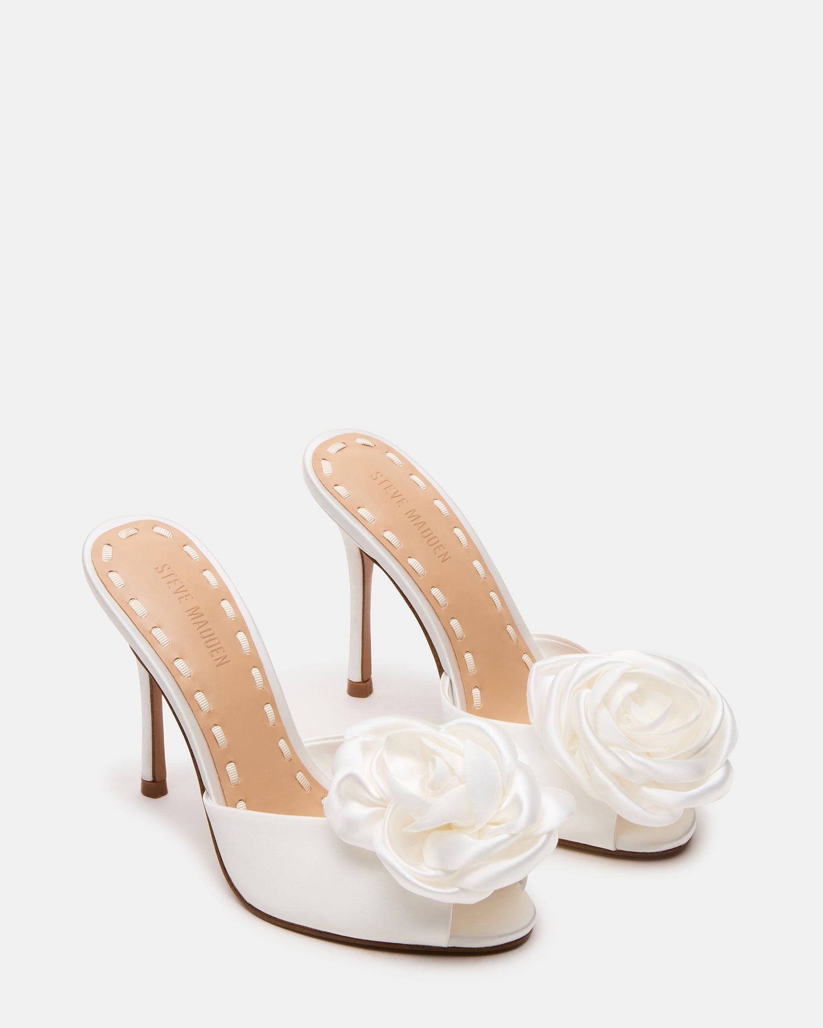 STEVEMADDEN_SHOES_PRIYA-FLWR_IVORY-SATIN_02.jpg