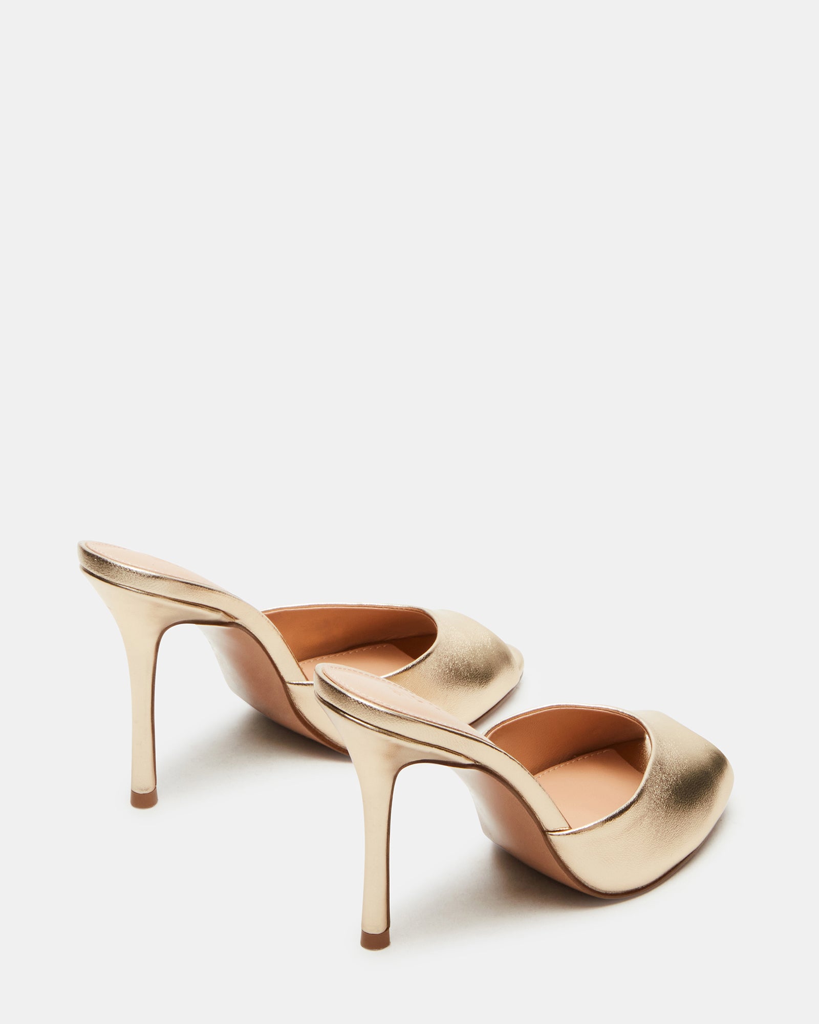 STEVEMADDEN_SHOES_PRIYA_GOLD-LEATHER_03.jpg