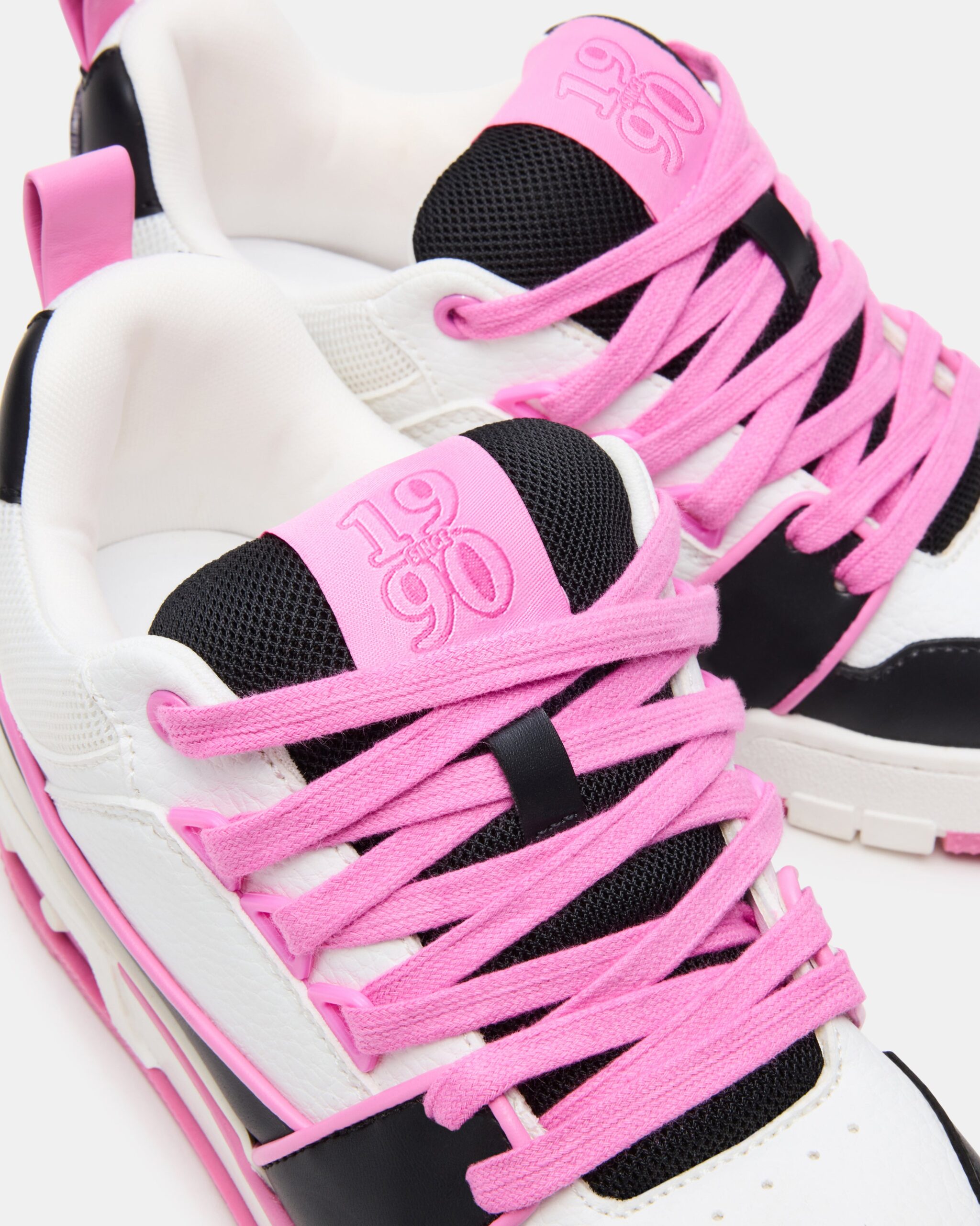 STEVEMADDEN_SHOES_SKATER_BLACK-PINK_05.jpg