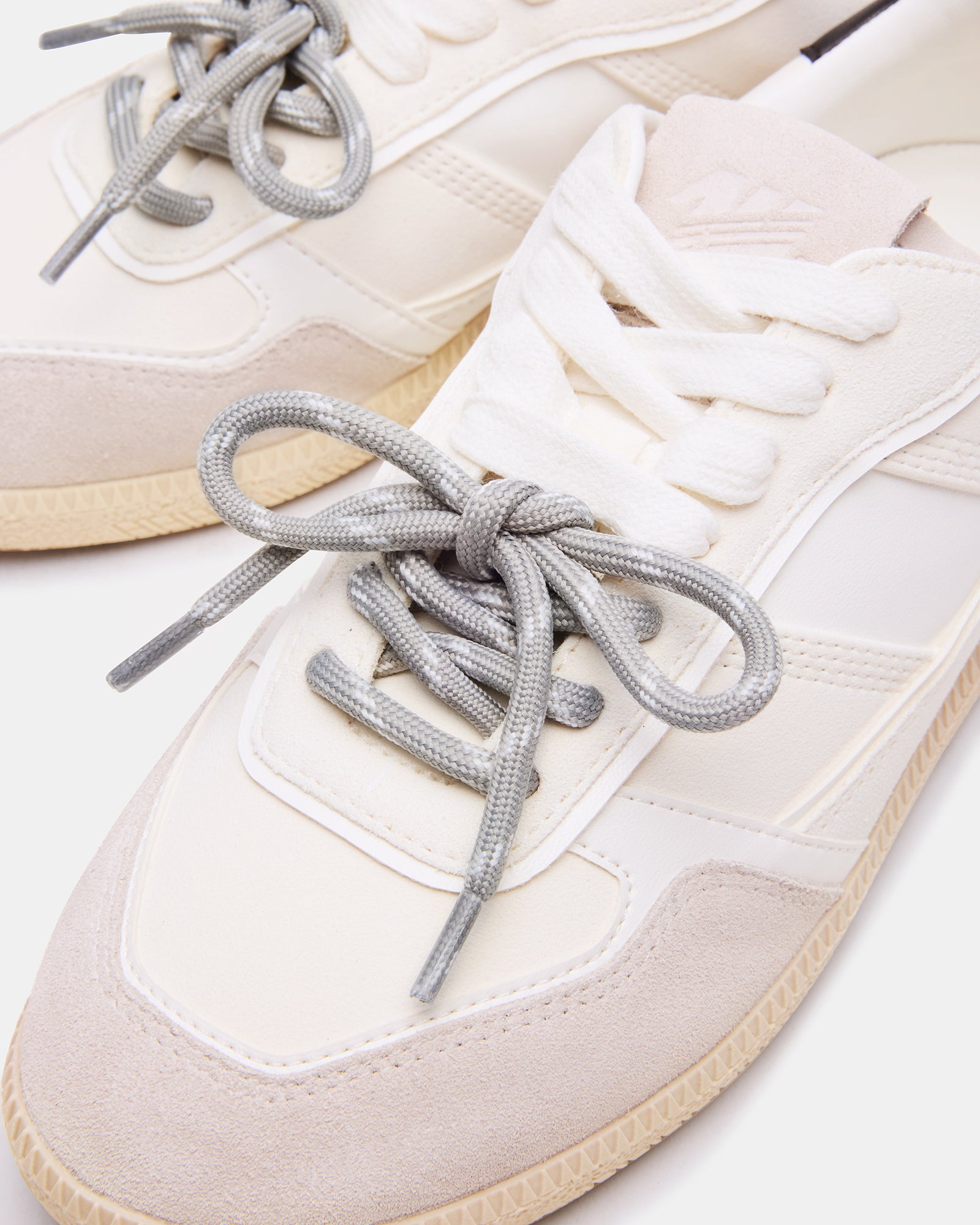 STEVEMADDEN_SHOES_SPORTY_WHITE_05_e123aa27-1c43-4e2b-8079-e23deafb4574.jpg