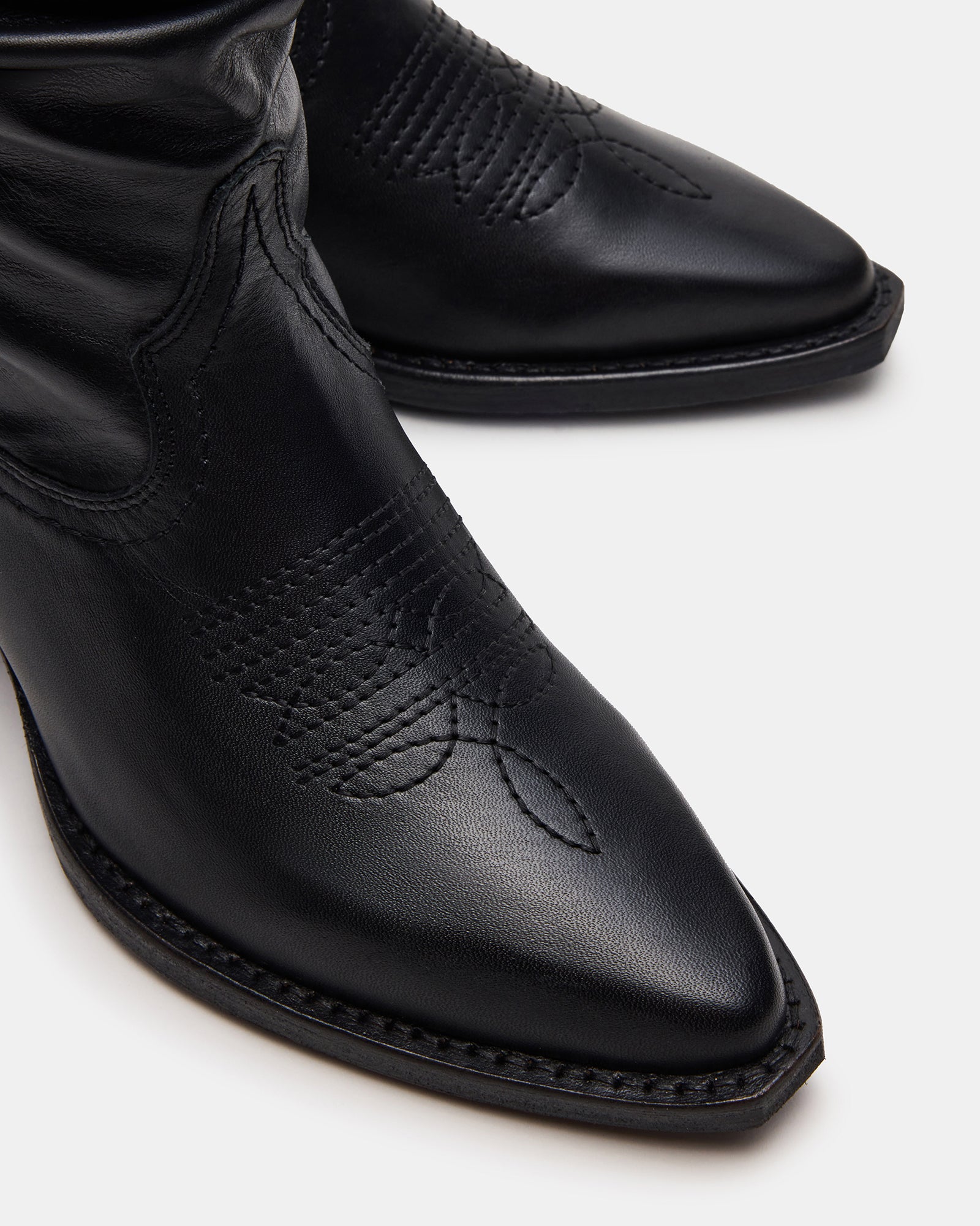 STEVEMADDEN_SHOES_STAGE_BLACK-LEATHER_05_06f4df64-3713-41cf-b710-abe2cf38b69c.jpg