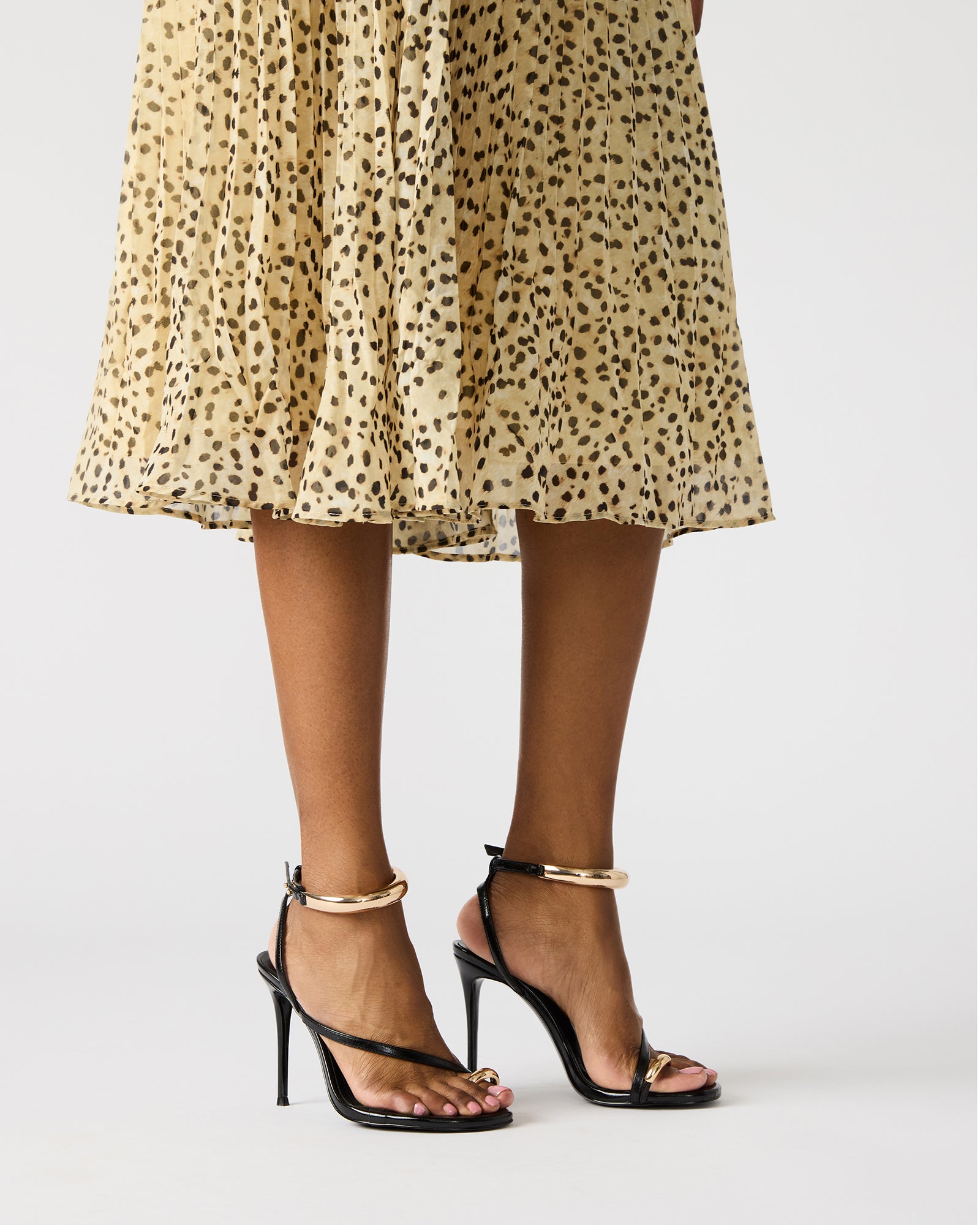 STEVEMADDEN_SHOES_TIA_BLACK_2976_8123bd3b-52f2-4f83-818d-d3902cbddc71.jpg